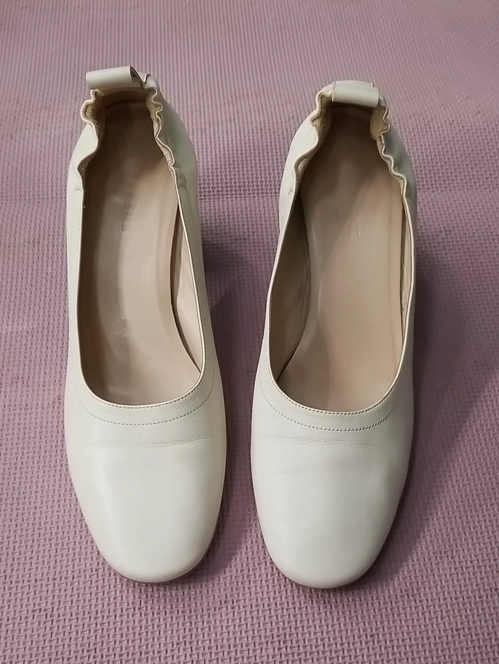 Everlane Off-White Leather Shoes with Elastic Back